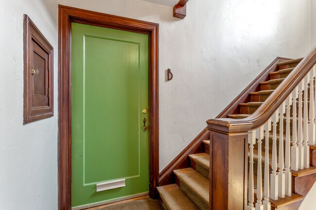 Photo - Windsor Court Apartments