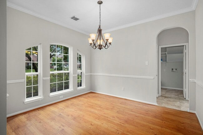 Photo - 1927 Enchanted Park Dr