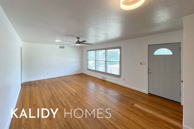 Photo - 305 W Coe Dr