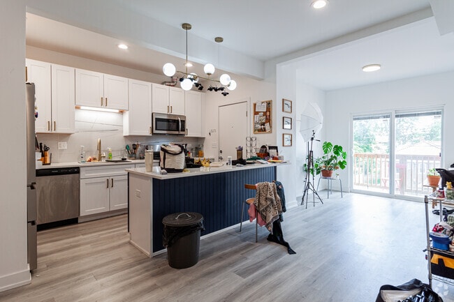 Building Photo - 4935 N Saint Louis Ave Unit 2s Rental