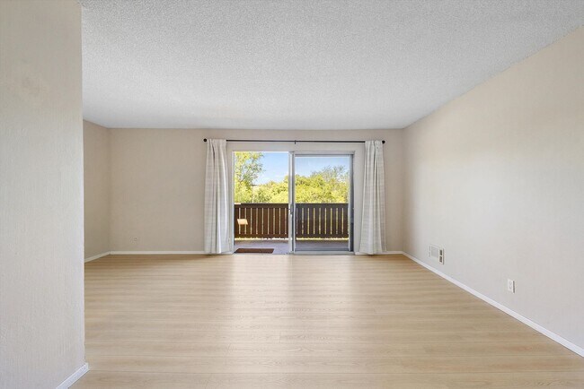Photo - 1327 Webster St