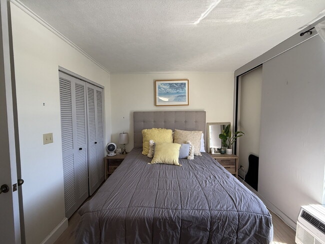 Photo - Fully Furnished 2BD/1BA w/ Diamond Head View – Renovated, Parking, In-Unit W/D Unit #1403