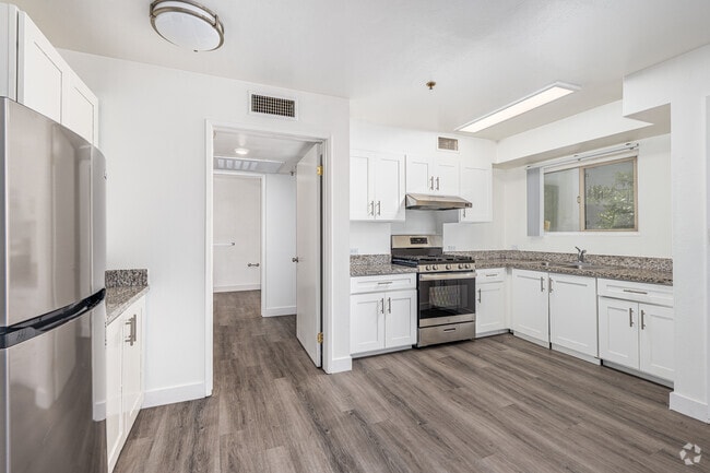 1BR, 1BA - 604SF - Kitchen