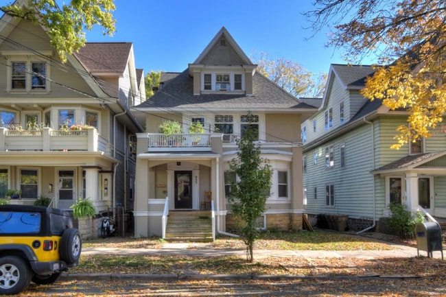 Photo - 933 Spaight St