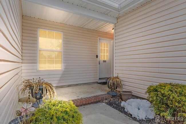 Photo - 421 Plymouth Rd