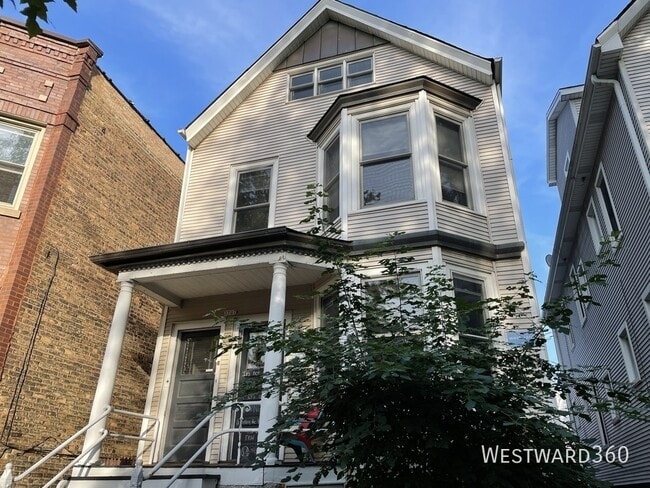 Building Photo - 3707 N Bosworth Ave Unit 2