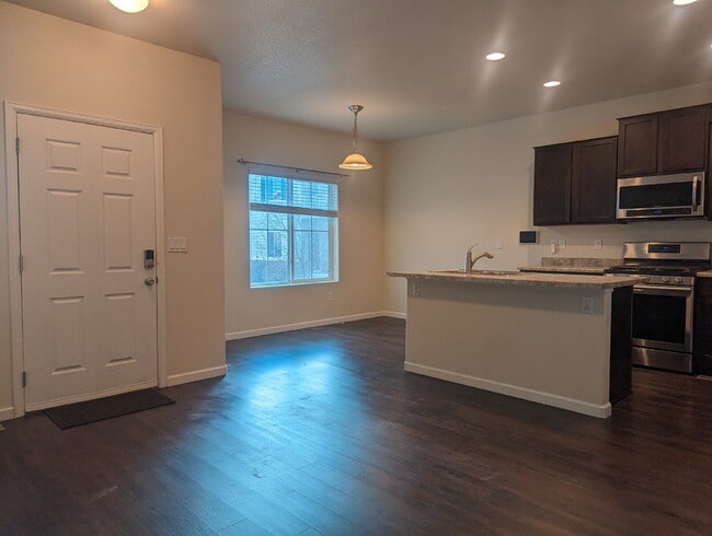 Photo - Newer 3bdrm/2 1/2 bath townhome in the heart of Longmont!