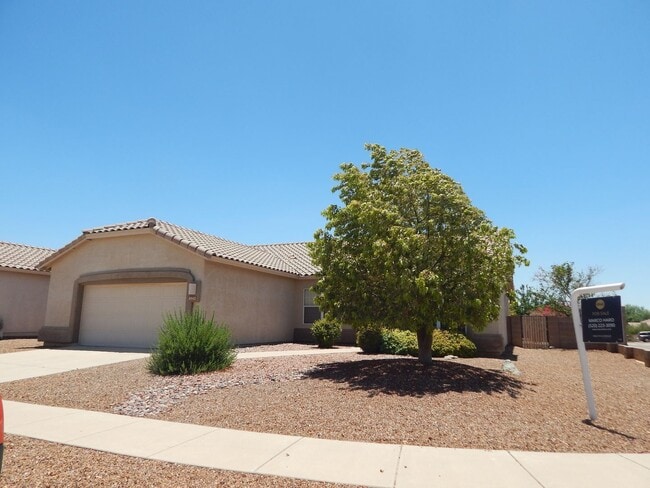 Building Photo - 3 Bedroom 2 Baths 1844 Sqft in Bluffs