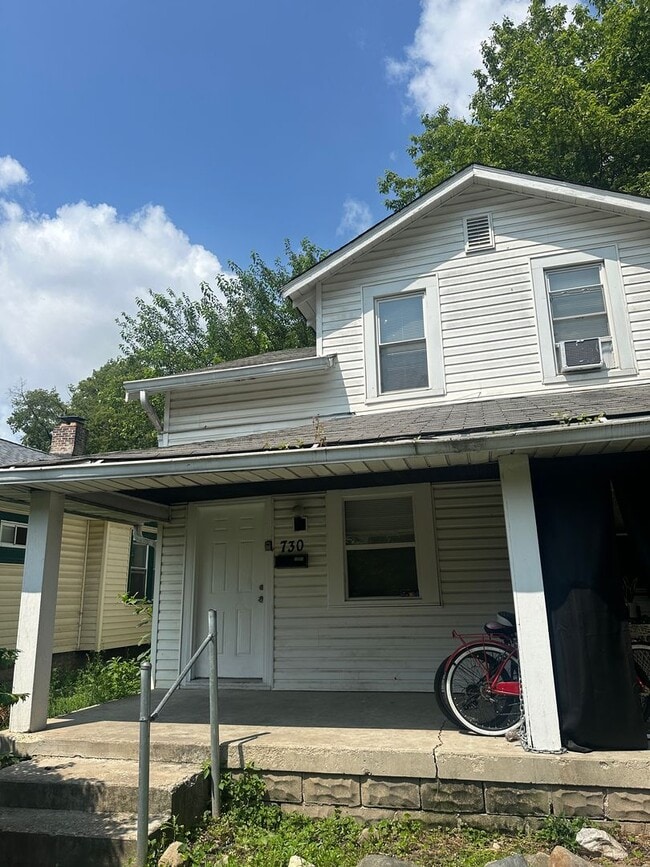 Building Photo - 730 N Bradley Ave Unit 730 N Bradley Ave Rental