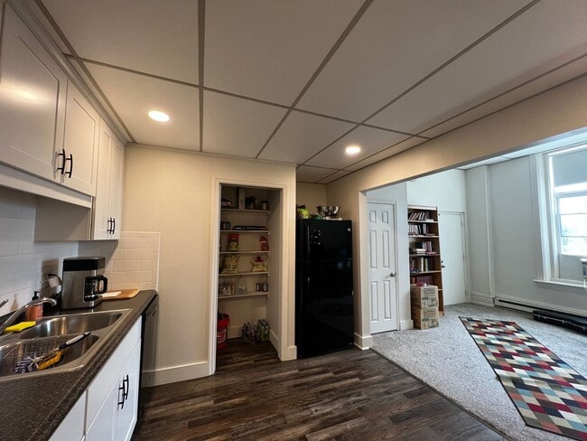 Building Photo - 8 W Main St Unit Apt. B