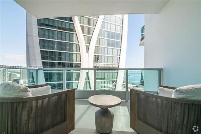 Building Photo - 900 Biscayne Blvd Unit 900 Biscayne Blvd 3710 Rental