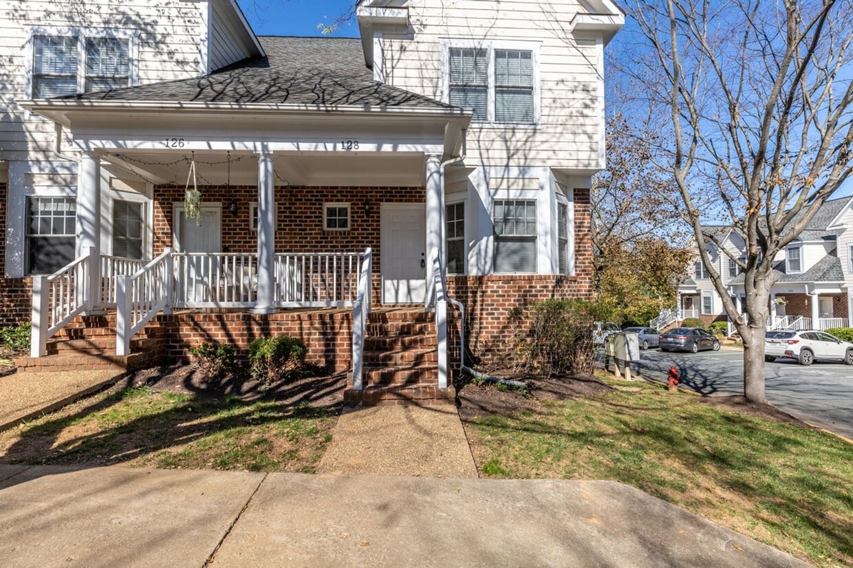 Photo - 128 Old Fifith Circle in Willoughby Townes!