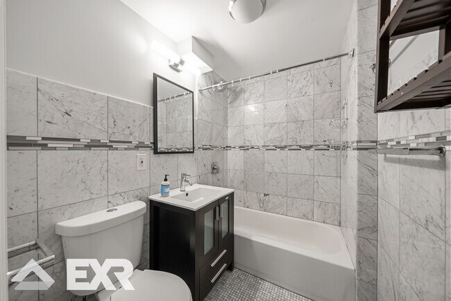 Photo - 52 E 13th St Unidad 4A