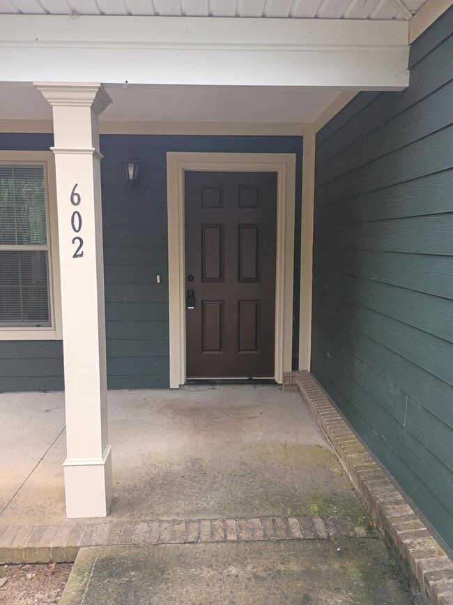 Photo - Beautiful Three Bedroom, Two Bathroom Sing...