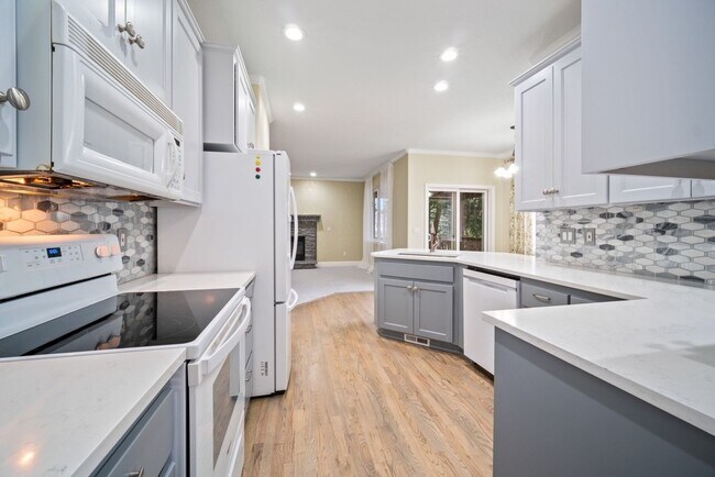 Photo - 16044 SE Flavel Dr