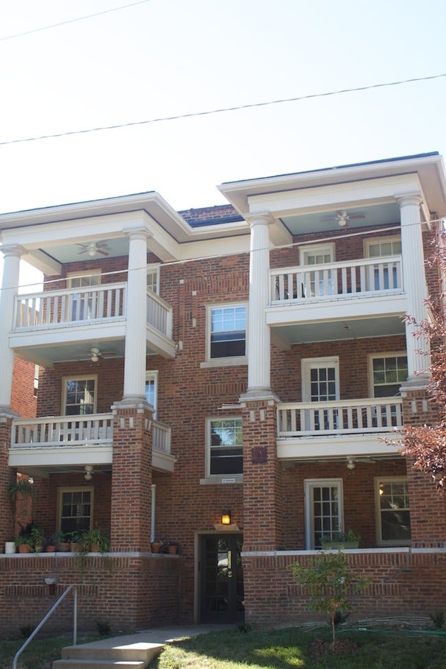 Building Photo - 221 W 38th St Unit 3