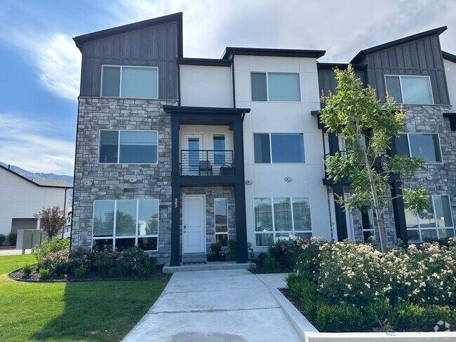 Building Photo - 33 N 460 W Rental