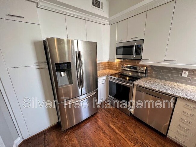 Building Photo - 4040 Avondale Ave Unit #208