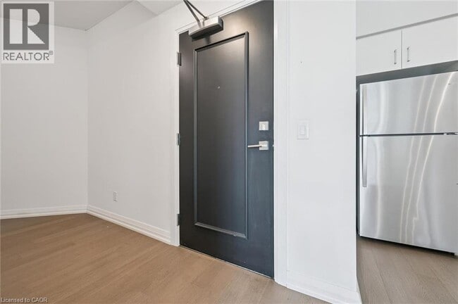 Photo - 155 Caroline St S Unité 1807