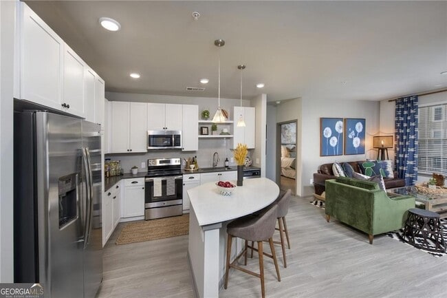 Building Photo - 6919 Peachtree Rd Unit 230 Rental