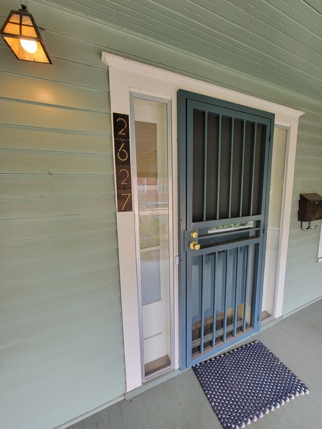 Beautiful 2bedroom house built in 1914 ri... House Rental in