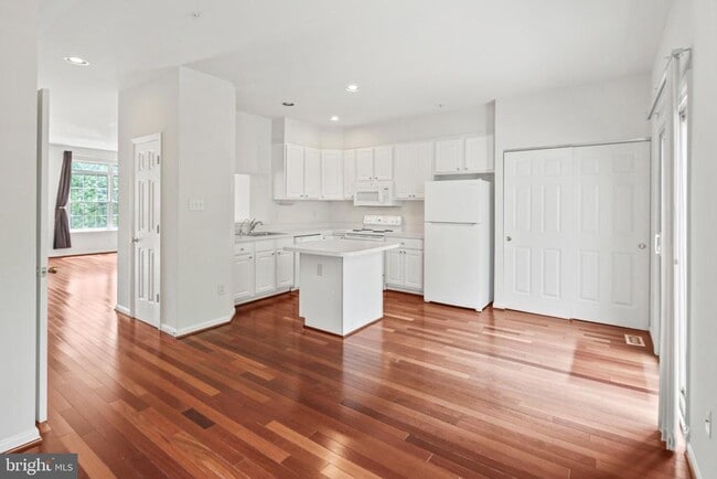 Photo - 7261 Calm Sunset