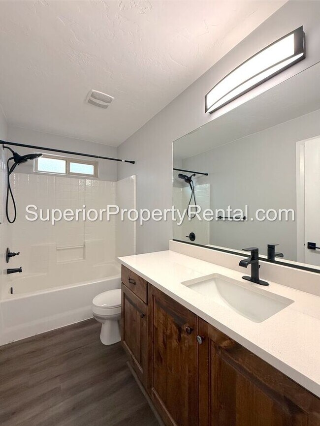 Photo - 4 bed, 2.5 bath duplex unit w/2 car garage