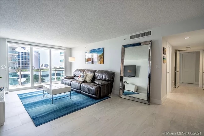 Photo - 6917 Collins Ave Unidad 1005