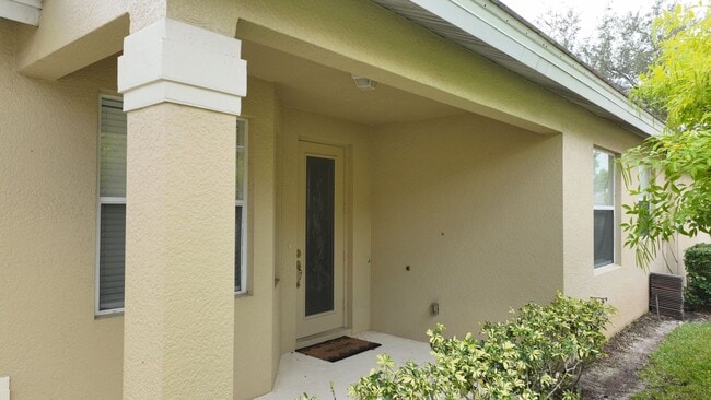 Photo - 2 Bedroom with Den and Garage. Over !800 Sq. Ft under air