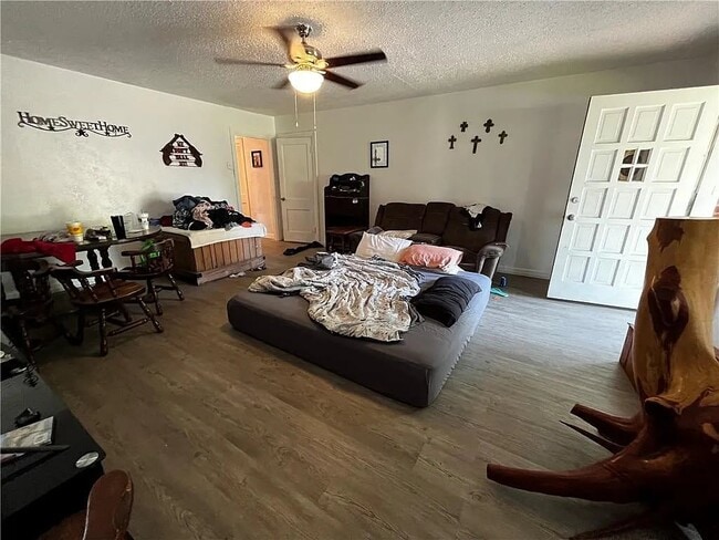 Photo - 1110 W Elder Ave