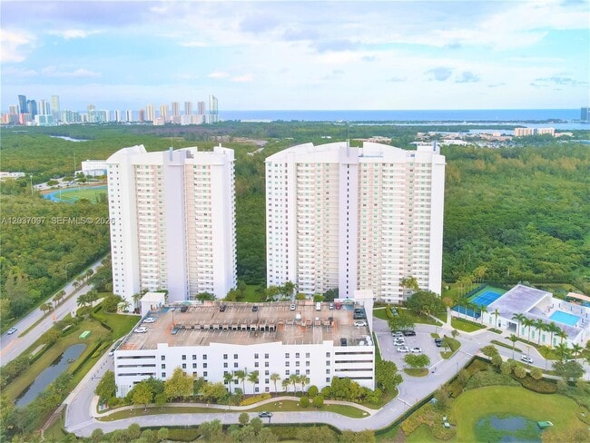 Building Photo - 14951 Royal Oaks Ln Unit 1001