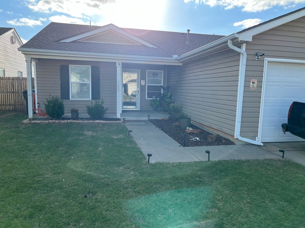 Photo - 15417 Acacia Rd