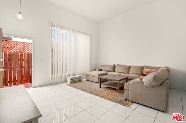 Photo - 1528 Berkeley St Unit 2