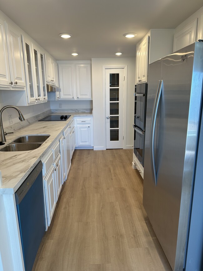 Building Photo - 3200 La Rotonda Dr Unit 609 Rental