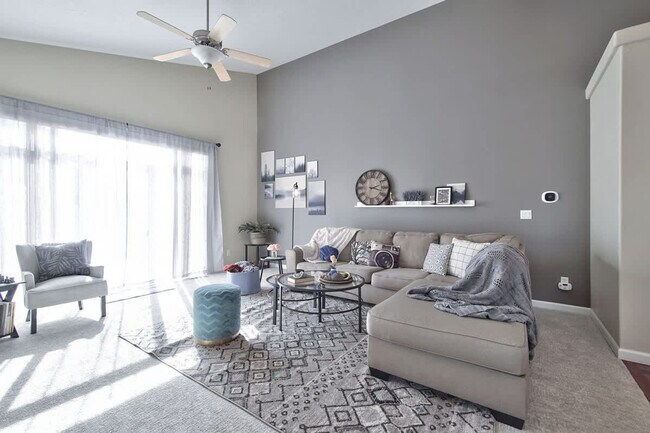 Photo - 615 E Washington St Unidad SI ID1550270P