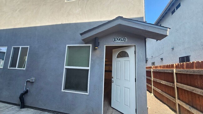 Photo - AVALON (10960) Unit AVALON (10962 1/2BS)