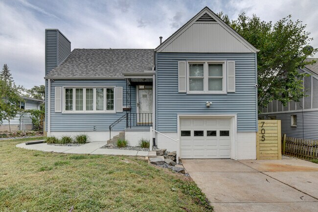 Photo - 705 N 75th St