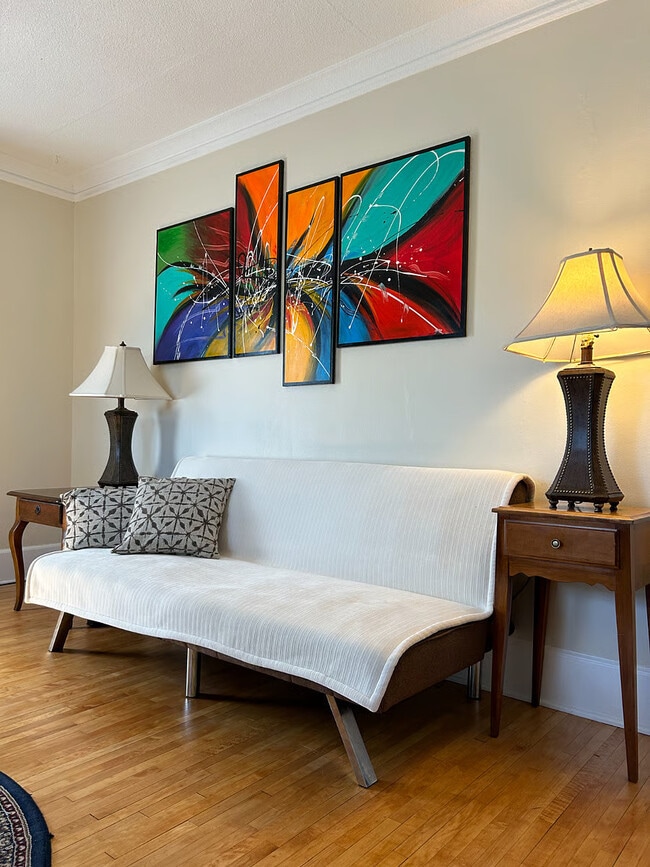 Building Photo - 2508 33rd Ave S