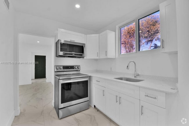 Building Photo - 3025 NW 8th Ave Rental