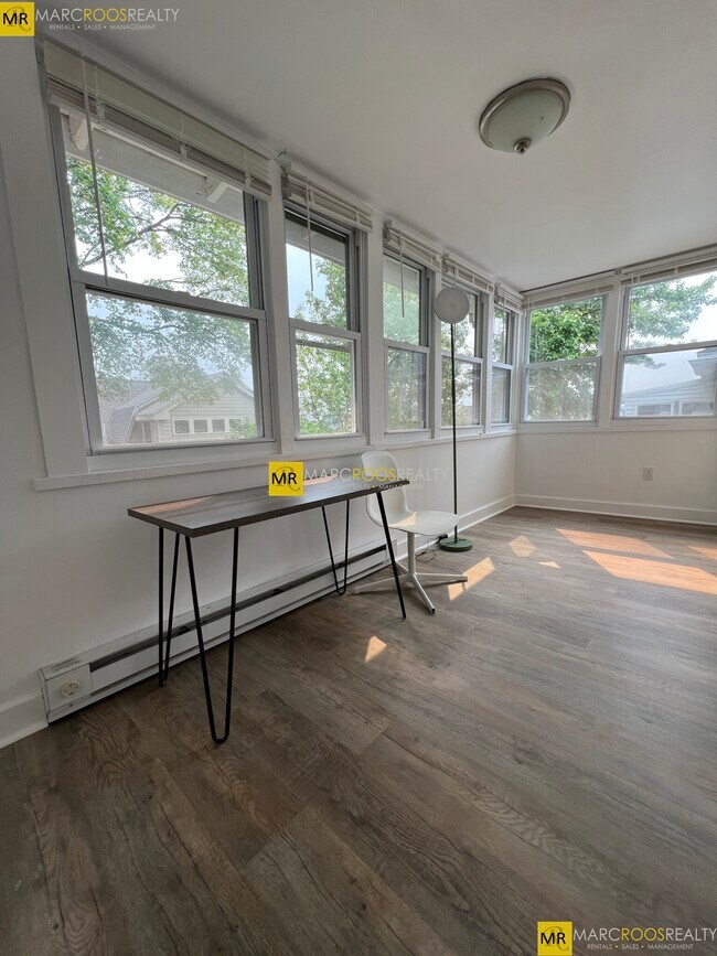 Photo - 26 Chetwynd Rd Unit #2