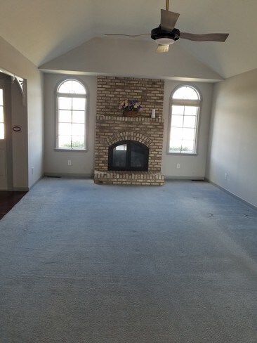 Lofted great room. - 347 Southfork Dr. House