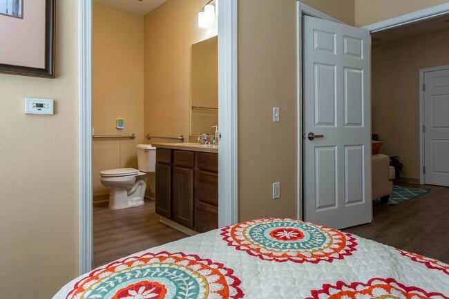 Photo - The Manor and Cottages at the Manor Arkansas Benton location