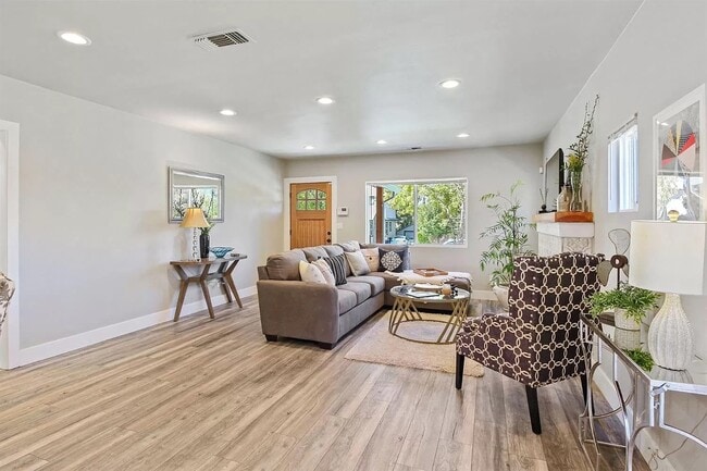 Photo - 1841 44th St