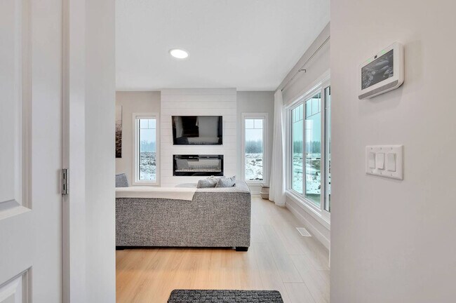 Photo - 23 Emerald Wy Unit SI ID1564626P