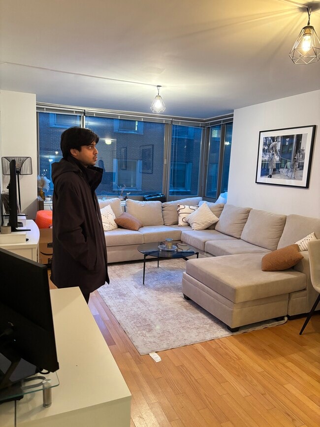 Building Photo - 290 8th Ave Unit 3