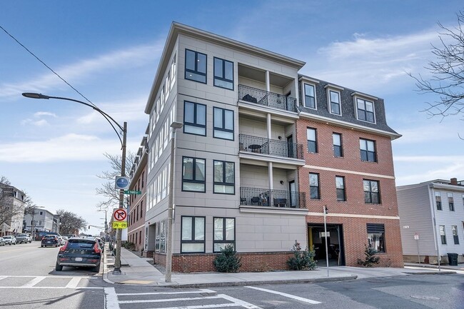 Building Photo - 57 L St Unit 2