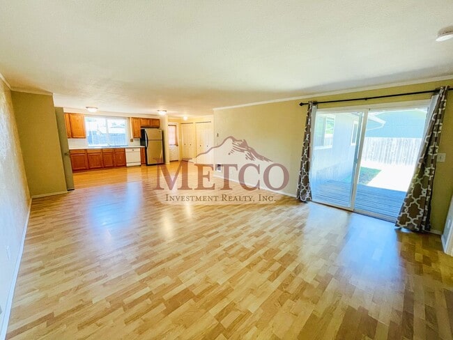 Photo - Spacious 4 Bedroom House In Springfield!