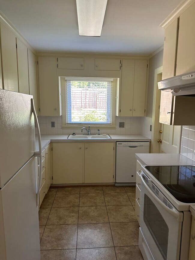 Photo - 2632 Grosvenor Pl Unidad 2632 Grosvenor Place A