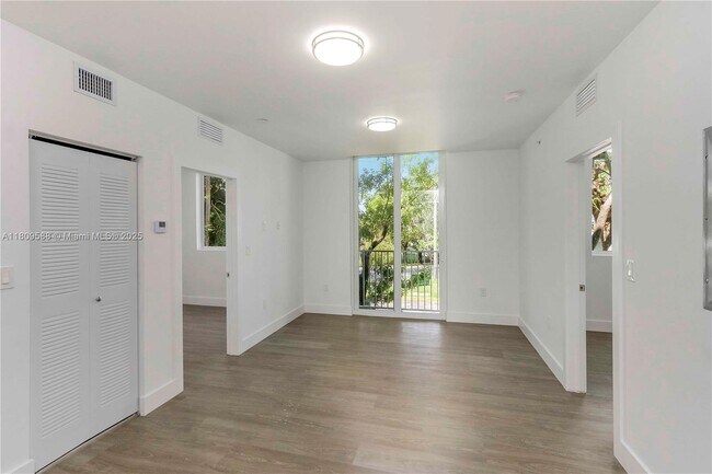 Photo - 1620 NW 18th St Unit 202