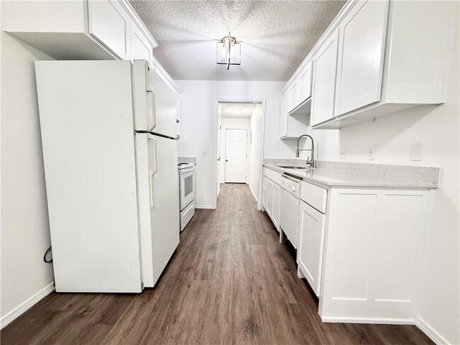 Photo - 5905 Sara St